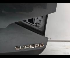 PORTELLONE COFANO POSTERIORE BAULE SKODA SUPERB II - 15