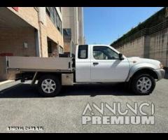 Nissan NP300 2.5 Dci King Cab Gancio traino