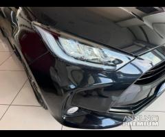 Toyota Yaris 1.5 Hybrid 5 porte Lounge - 2