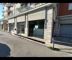 NEGOZIO in centro a Chiaravalle