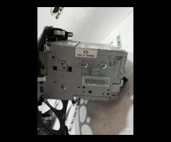 AUTORADIO CON RIVESTIMENTO MASCHERINA CENTRALE MAZ - 5