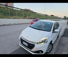 Peugeot 208 PureTech 82 5 porte Allure
