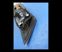 FARO FANALE POSTERIORE INTEGRATO NEL PORTELLONE DX - 17