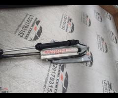 PISTONE PORTELLONE POSTERIORE DX+SUPPORTO 2010 MER - 9