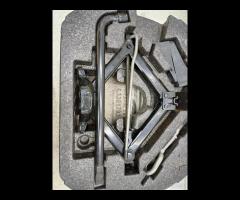KIT EMERGENZA ATTREZZI SOLLEVATORE RUOTA JAGUAR XF - 13