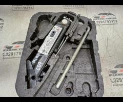 KIT EMERGENZA ATTREZZI SOLLEVATORE RUOTA MINI R50 - 12