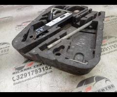 KIT EMERGENZA ATTREZZI SOLLEVATORE RUOTA MINI R50 - 11
