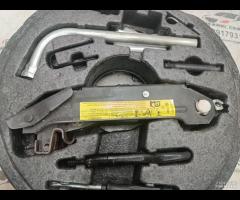 KIT EMERGENZA ATTREZZI SOLLEVATORE RUOTA AUDI A3 1 - 7