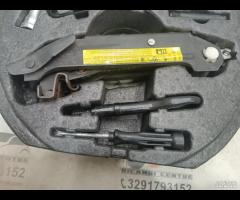 KIT EMERGENZA ATTREZZI SOLLEVATORE RUOTA AUDI A3 1 - 9
