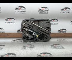 KIT EMERGENZA ATTREZZI SOLLEVATORE RUOTA MINI R56 - 1