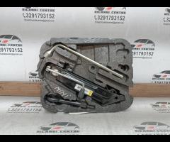 KIT EMERGENZA ATTREZZI SOLLEVATORE RUOTA MINI R56 - 2