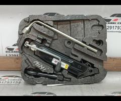 KIT EMERGENZA ATTREZZI SOLLEVATORE RUOTA MINI R56 - 3