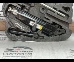 KIT EMERGENZA ATTREZZI SOLLEVATORE RUOTA MINI R56 - 5