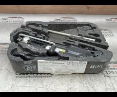 KIT EMERGENZA ATTREZZI SOLLEVATORE RUOTA MINI R56 - 14