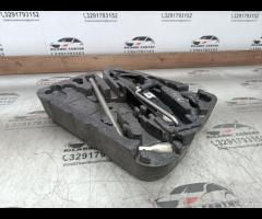 KIT EMERGENZA ATTREZZI SOLLEVATORE RUOTA MINI R56 - 22
