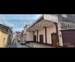 Casa singola con deposito e garage a Giarre centro
