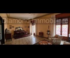Casa singola con deposito e garage a Giarre centro