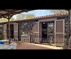 Casa di campagna con terreno a Rovittello