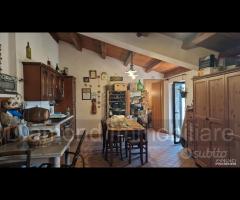 Casa di campagna con terreno a Rovittello