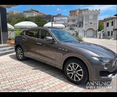 Maserati Levante 3.0 diesel pack sport pell tetto - 9