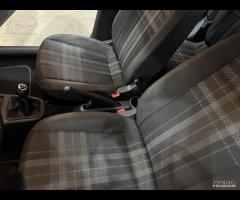 Volkswagen UP! 1.0 Club 60 cv. - 17