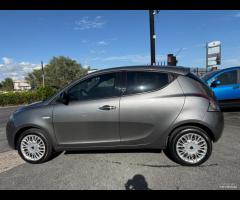 Lancia Ypsilon 1.3 MJT 95cv Gold - 9