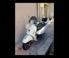 Piaggio Vespa 125 GTS