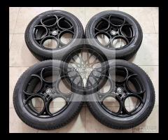 Cerchi 19 neri e pneumatici M+S Alfa Romeo Stelvio