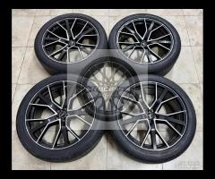 Cerchi 22 e pneumatici originali Audi Q8