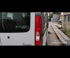Ricambi Renault Trafic 2.0 D del 2007 - 12