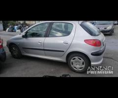 Ricambi Peugeot 206 1.1 B del 2003 motore HFX