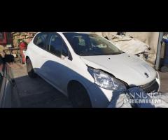 Ricambi Peugeot 208 1.4 D del 2013 motore 8H01