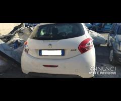 Ricambi Peugeot 208 1.4 D del 2013 motore 8H01