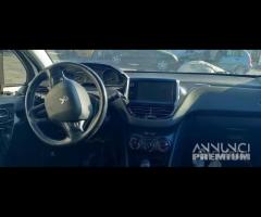 Ricambi Peugeot 208 1.4 D del 2013 motore 8H01
