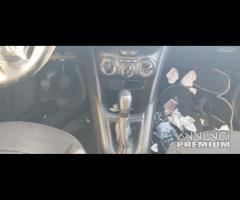Ricambi Peugeot 208 1.4 D del 2013 motore 8H01 - 8
