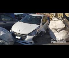 Ricambi Peugeot 208 1.4 D del 2013 motore 8H01 - 13