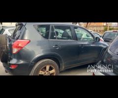 Ricambi Toyota Rav 4 2.2 D del 2006 - 8
