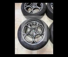 Cerchi 19 e pneumatici estivi Alfa Romeo Stelvio