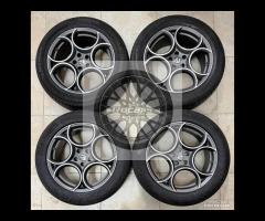 Cerchi 19 e pneumatici estivi Alfa Romeo Stelvio