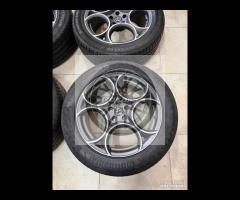 Cerchi 19 e pneumatici estivi Alfa Romeo Stelvio