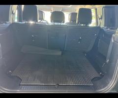 Land Rover Defender 110 2.0 SD4 240CV AWD Auto HSE - 17