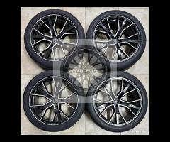 Cerchi 22 e pneumatici originali Audi Q8