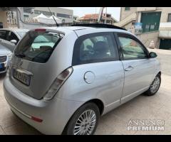 Lancia Ypsilon 1.4 16V Platino