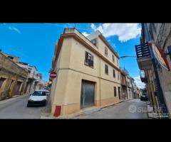 Castelvetrano, app. piano 2 di vani 6 con terrazzo