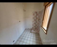 Castelvetrano, app. piano 1 di vani 4 con garage - 8