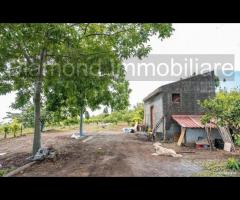 Terreno panoramico con fabbricato a Mascali