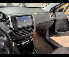 Peugeot 2008 1.2 Allure 82 cv. Navigatore 56 Mila - 18