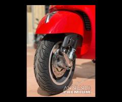 Piaggio Vespa 300 GTS hpe Super - 9