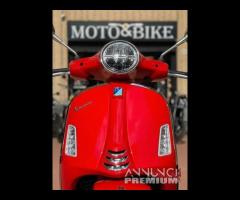 Piaggio Vespa 300 GTS hpe Super - 11