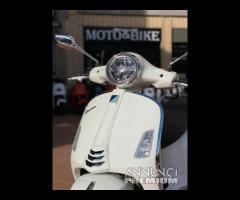 Piaggio Vespa 300 GTS hpe Super - 17